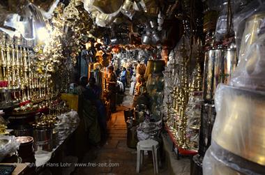 Bazaar near Meenakshi Temple, Madurai,_DSC_8018_H600